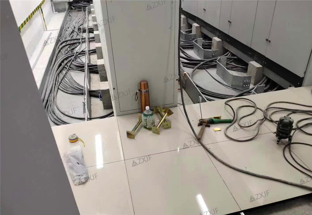 5ea53143b4d7b.jpg 陶瓷防靜電地板安裝效果圖.jpg